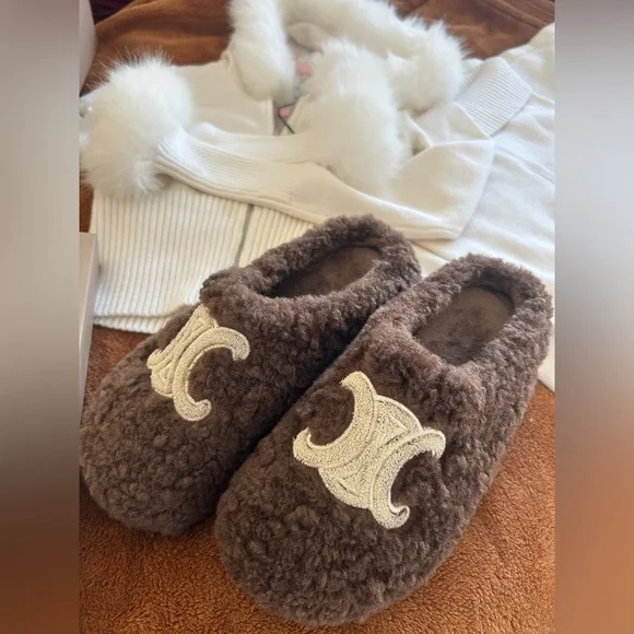 LAST Pair! NWT Round Toe Chic Plush Faux Fur Cozy Shearling Slippers - Picture 5 of 7